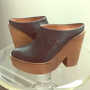 Super cool free people clogs size 8